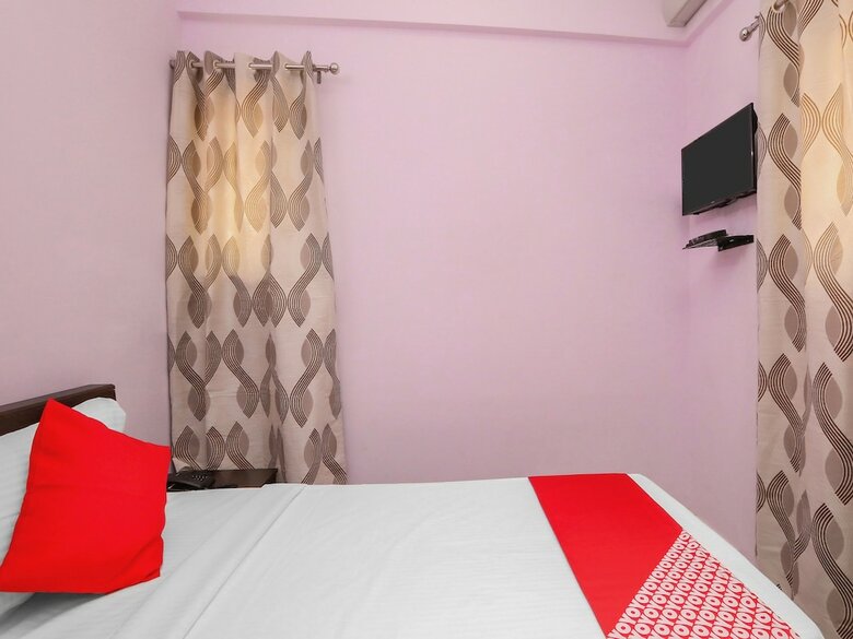 Hotel Oyo 18600 Krish Lakeside Comforts