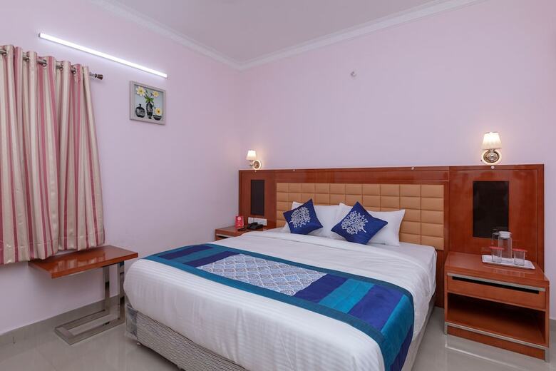 Hotel Oyo 17224 Swarnam Residency