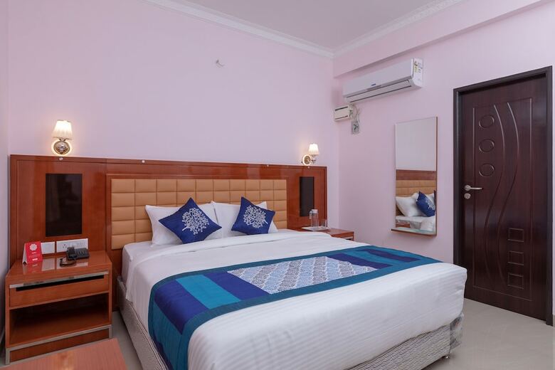 Hotel Oyo 17224 Swarnam Residency