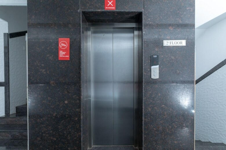 Hotel Oyo 17224 Swarnam Residency