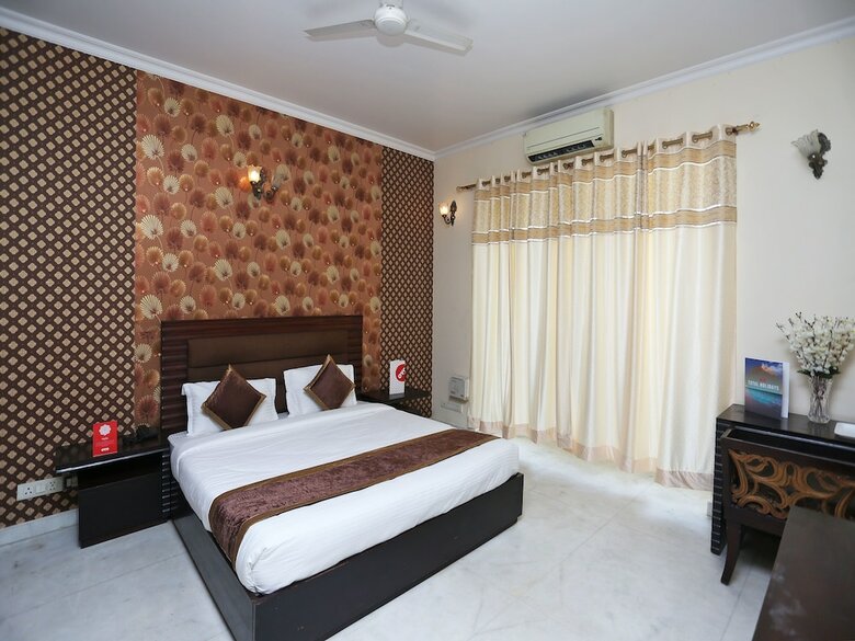 Hotel Oyo 15716 The Red Orchid