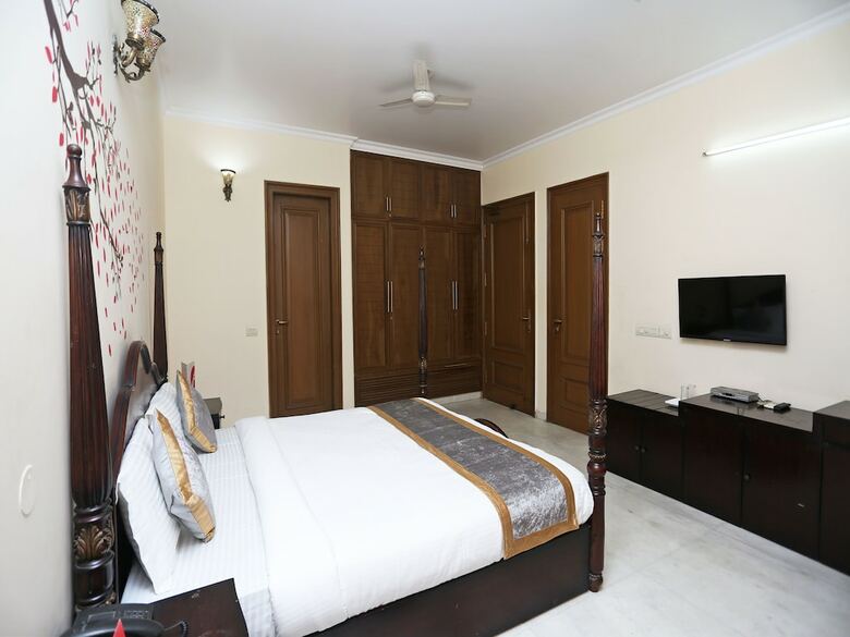 Hotel Oyo 15716 The Red Orchid