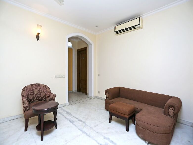 Hotel Oyo 15716 The Red Orchid