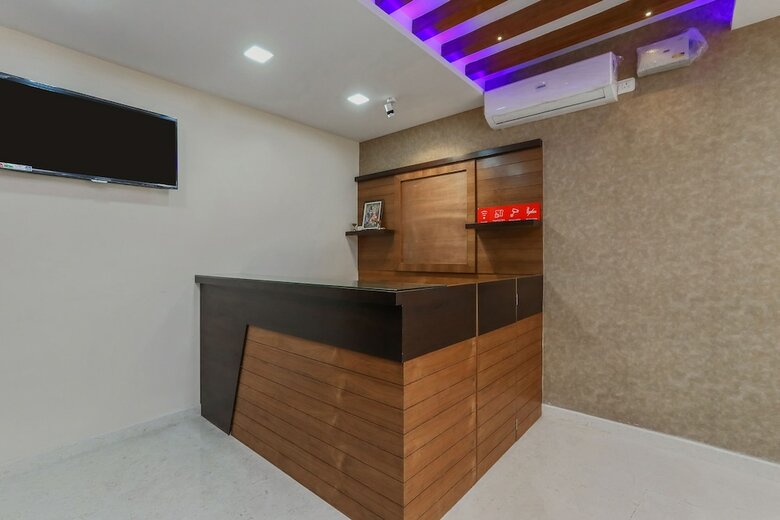 Hotel Oyo 24264 Monisha Residency