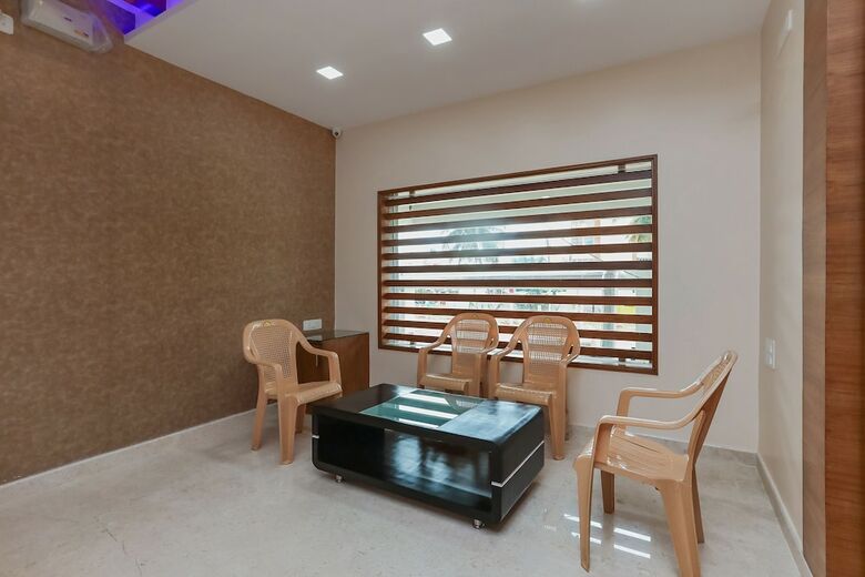 Hotel Oyo 24264 Monisha Residency
