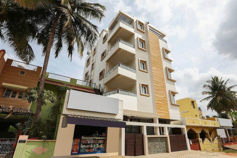 Hotel Oyo 24264 Monisha Residency