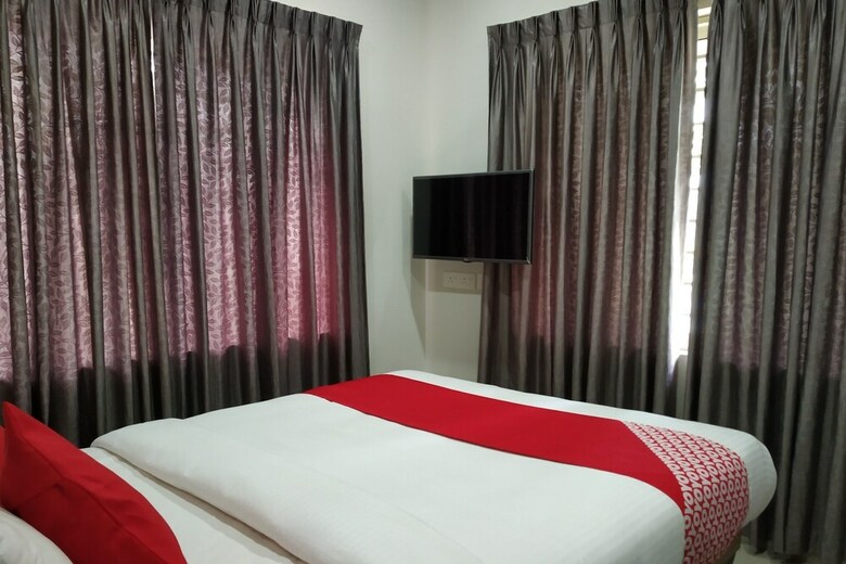 Hotel Oyo 23526 Excalibur Tower