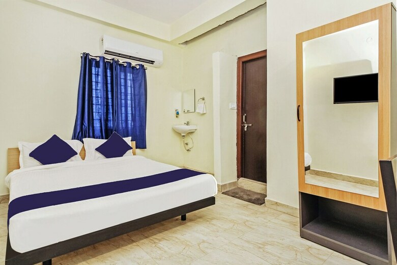 Hotel Silverkey Executive Stays 27824 Dharamkar Residency