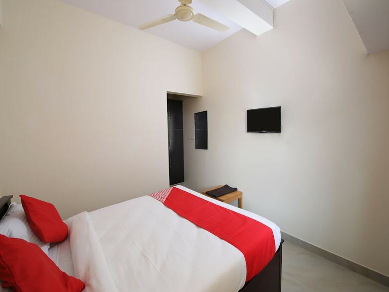 Hotel Oyo 19926 S B R Residence