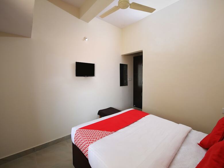 Hotel Oyo 19926 S B R Residence