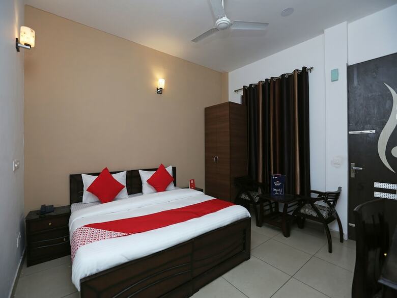 Hotel Oyo 15674 Mahak Residency