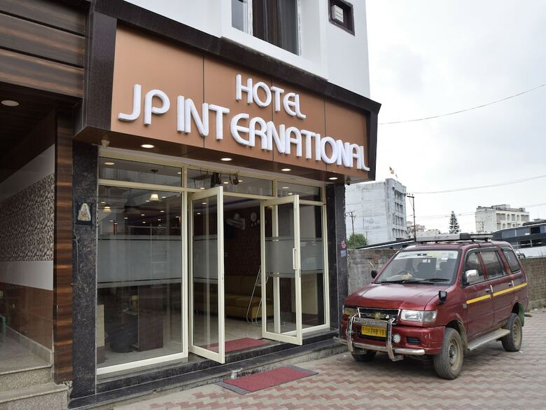 Oyo 16629 Hotel Jp International