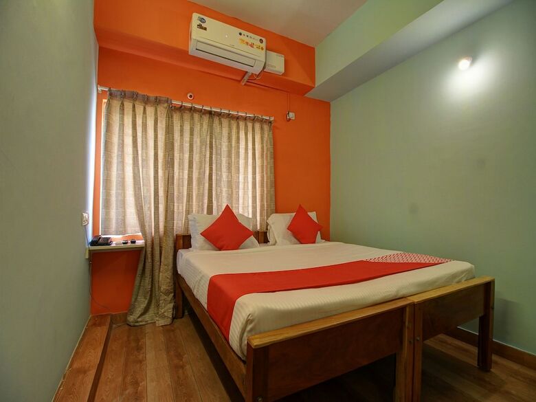 Hotel Oyo 15392 Sri Sai Guru Comforts
