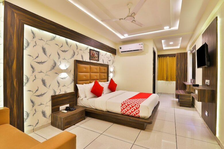 Oyo 19501 Hotel Silver Palace