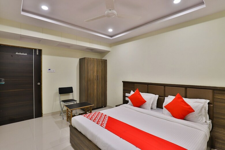 Hotel Oyo 15229 Radhe Residency