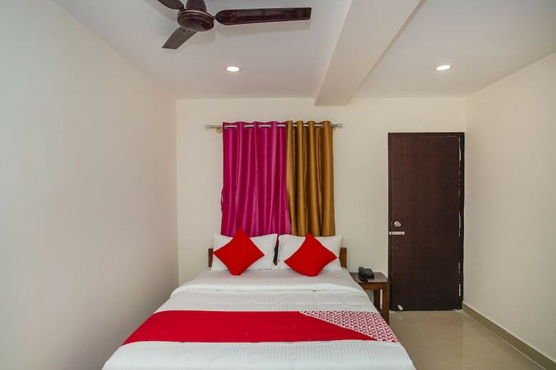 Oyo 22490 Hotel Paradise Inn