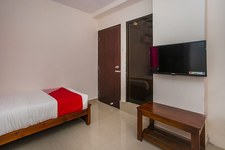 Oyo 22490 Hotel Paradise Inn