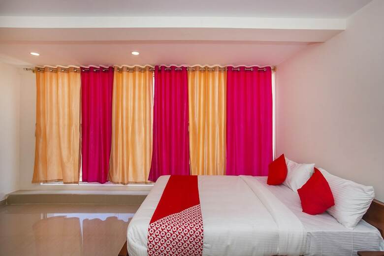 Oyo 22490 Hotel Paradise Inn