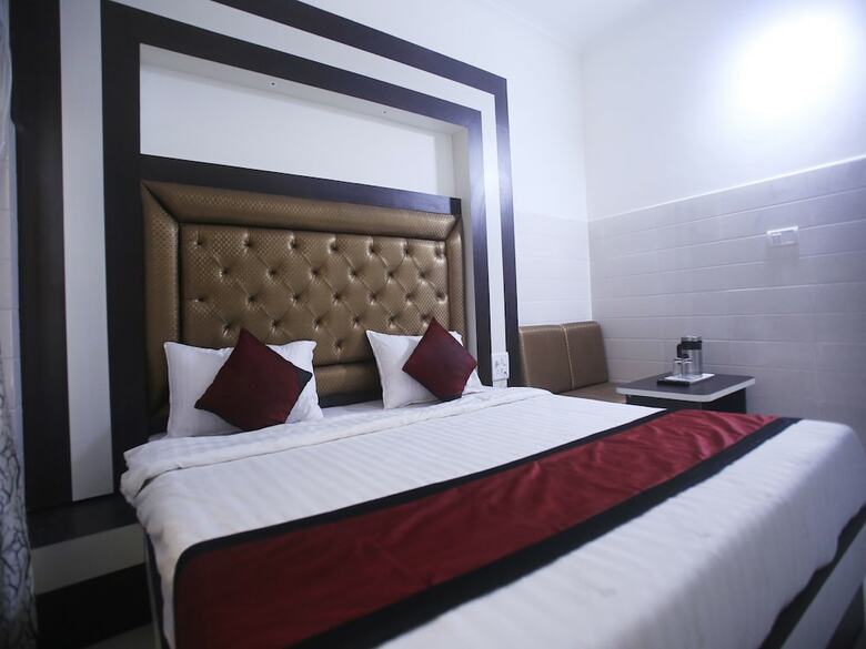 Oyo 17006 Hotel Girnar
