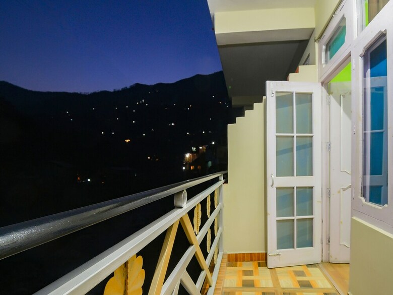 Oyo 25126 Hotel Mansarovar