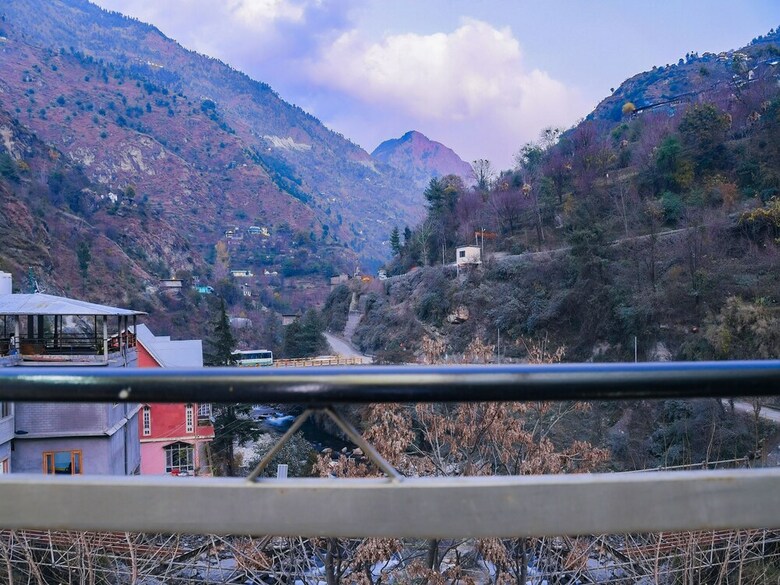 Oyo 25126 Hotel Mansarovar