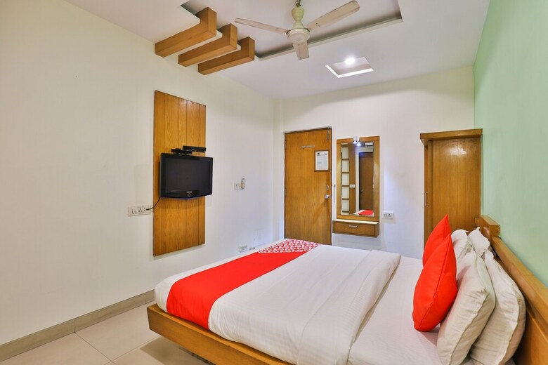 Oyo 22419 Hotel Summit