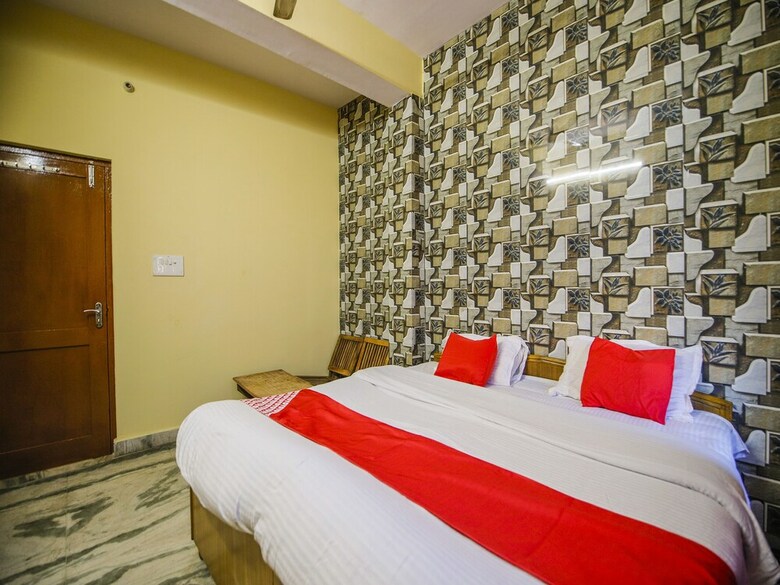Oyo 24753 Hotel Preet