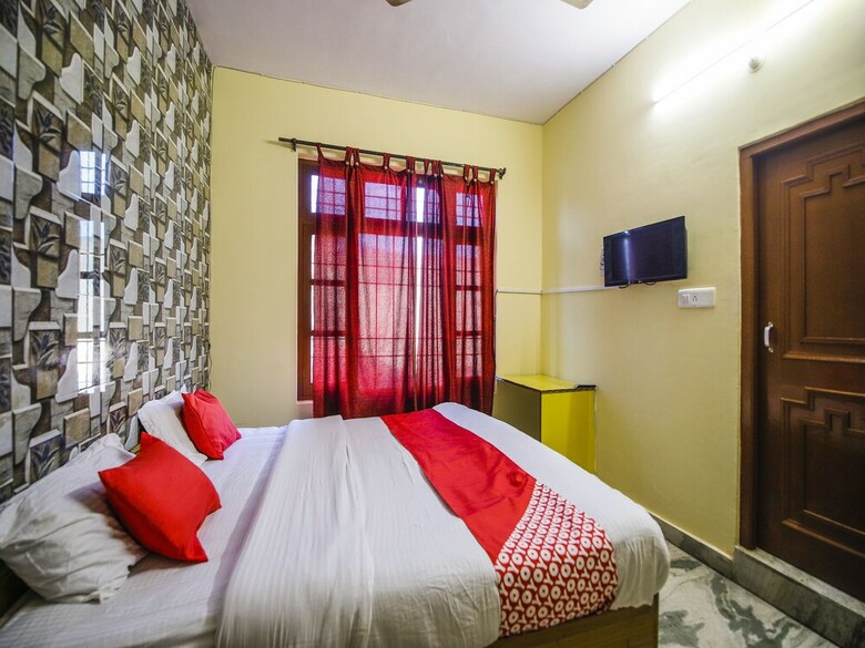 Oyo 24753 Hotel Preet