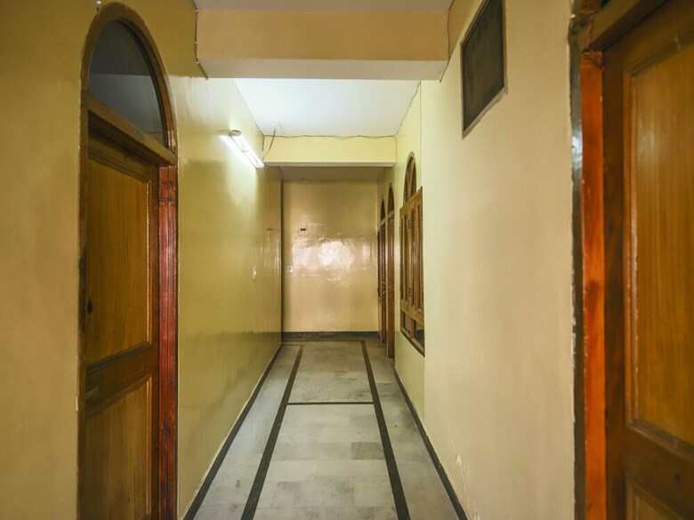 Oyo 24753 Hotel Preet