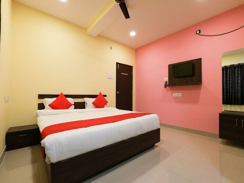 Hotel Oyo 13569 Virat Residency