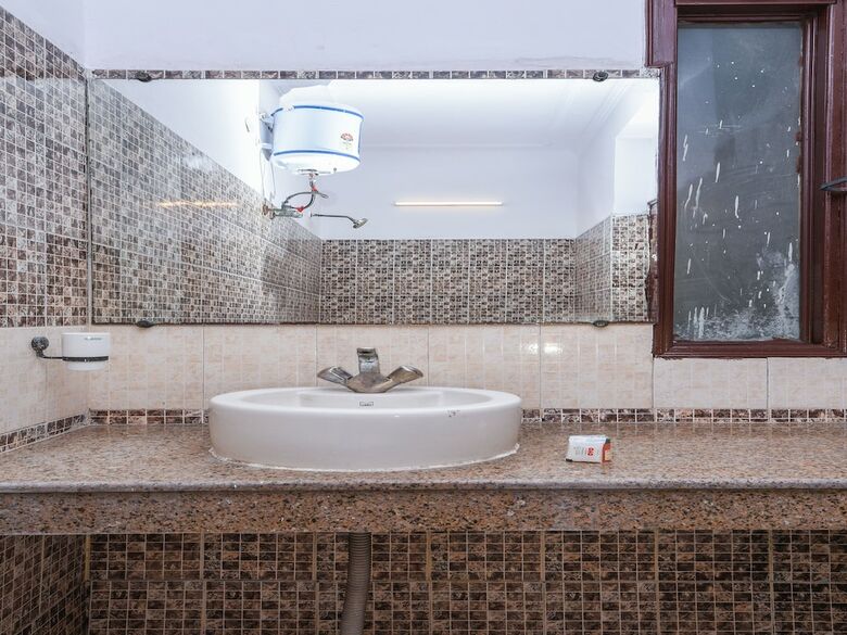 Hotel Oyo 15625 Royal Logix
