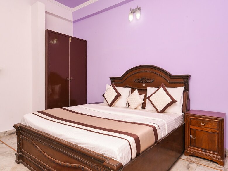 Hotel Oyo 15625 Royal Logix