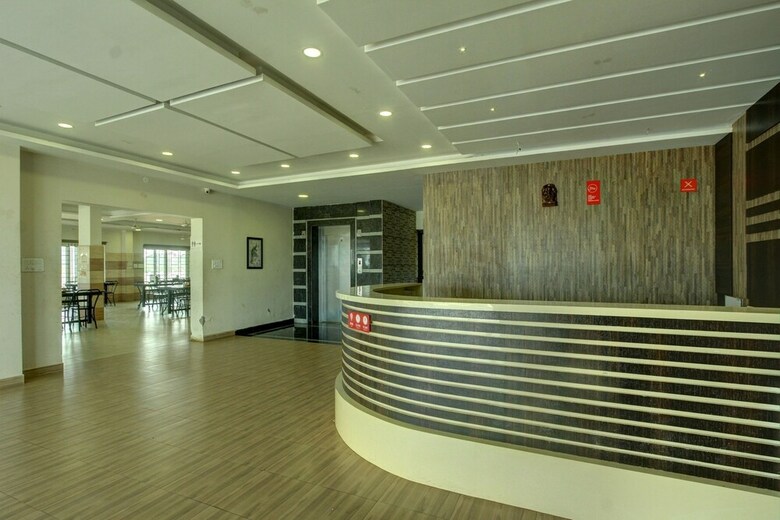 Hotel Oyo 26739 Arasu Regency