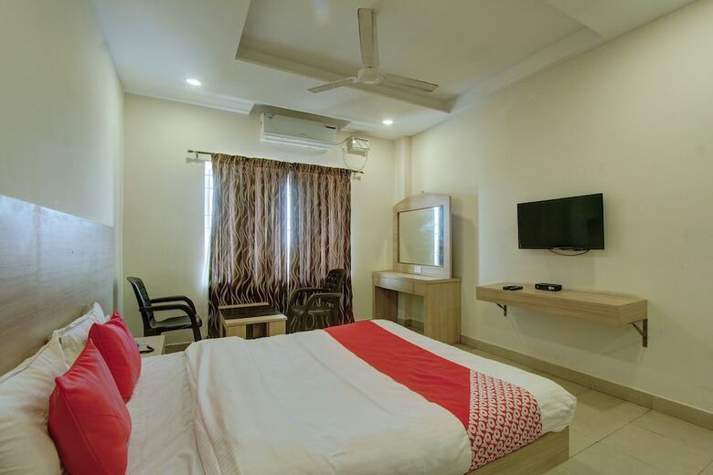 Hotel Oyo 26739 Arasu Regency