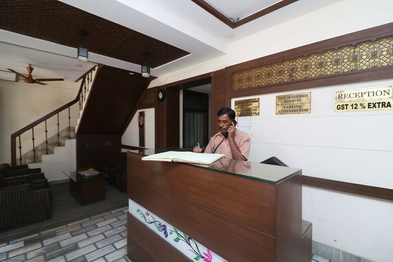 Hotel Oyo 24557 Amba Inn