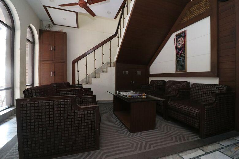 Hotel Oyo 24557 Amba Inn
