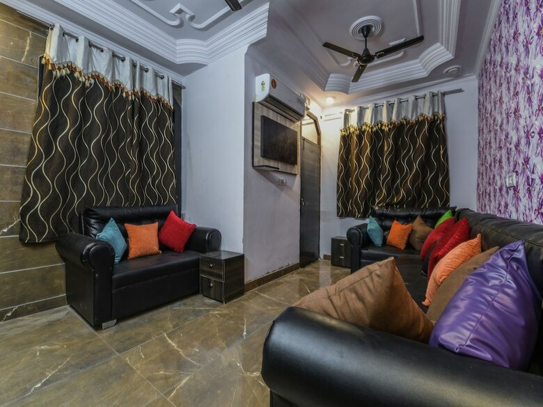 Oyo 15764 Hotel Akash Continental
