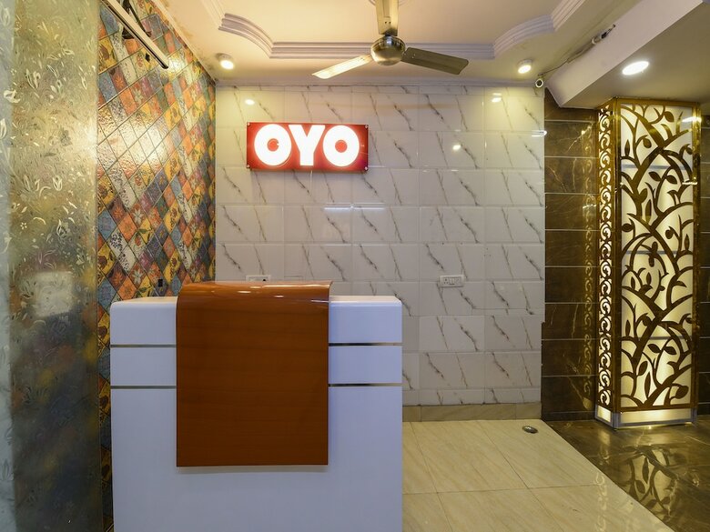 Oyo 15764 Hotel Akash Continental