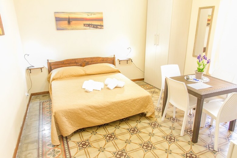 Cefal� Old Town Apartments