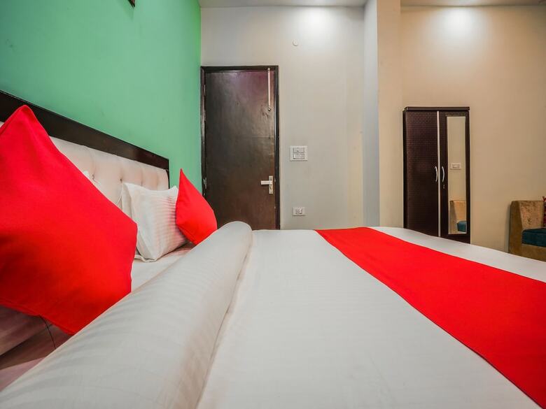 Hotel Oyo 24743 Janak Residency