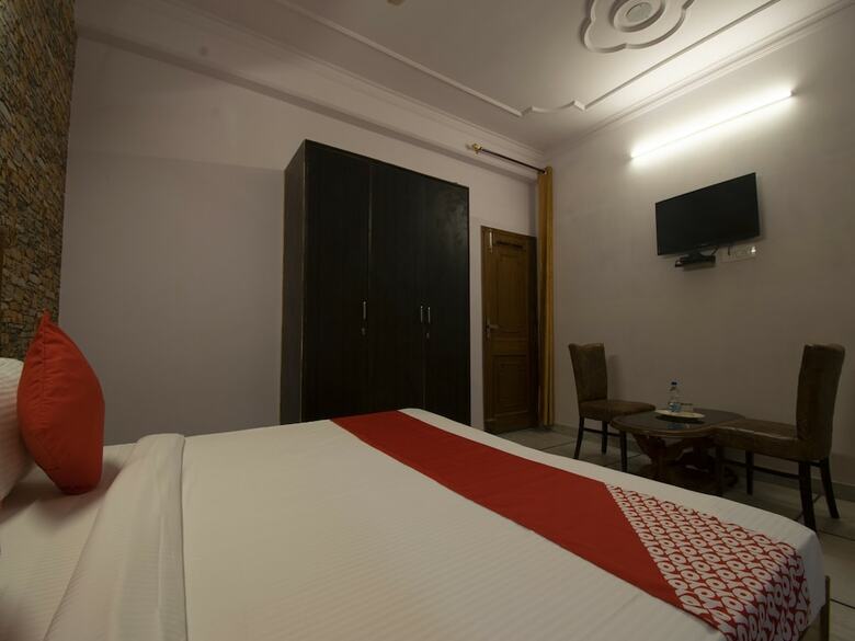 Hotel Oyo 26449 Rajdhani Residency