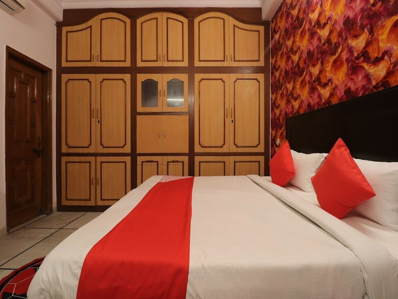 Hotel Oyo 26449 Rajdhani Residency