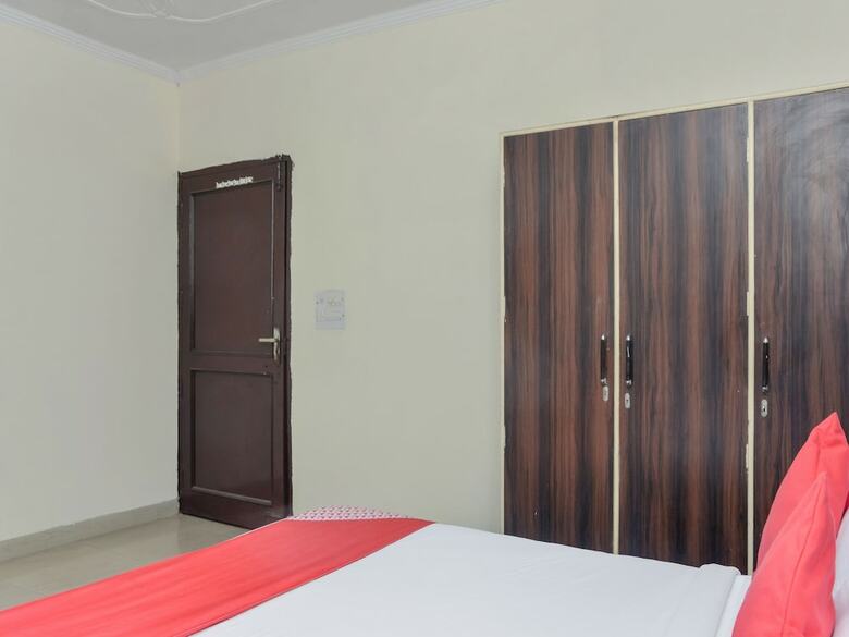 Hotel Oyo 24905 Attrap@209
