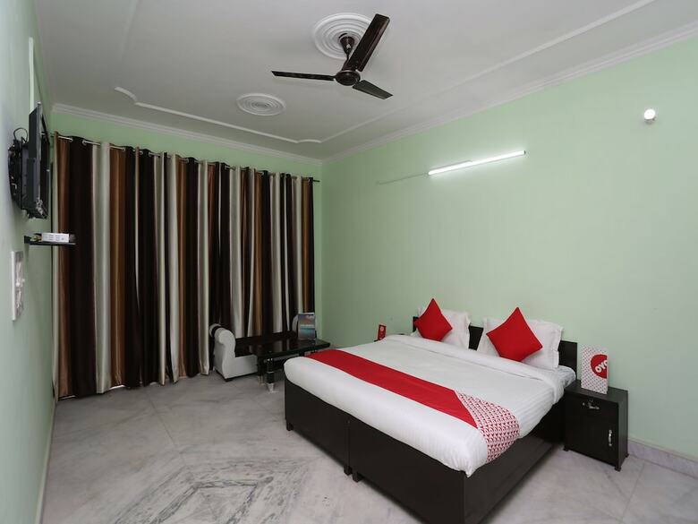 Hotel Oyo 18669 Shree Palce