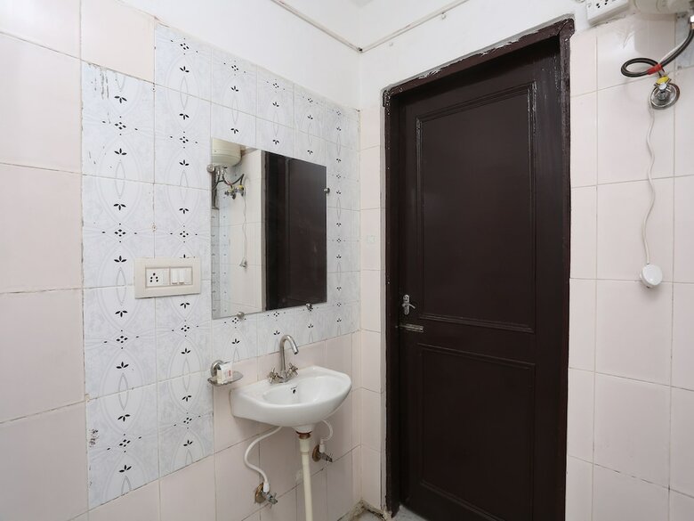 Hotel Oyo 18669 Shree Palce