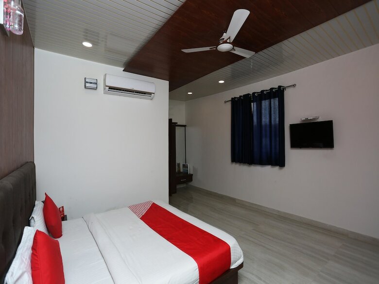 Oyo 15839 Hotel Queen Palace