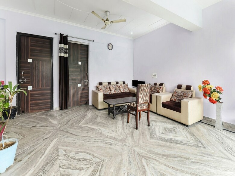 Hotel Oyo 22968 Galaxy Homes