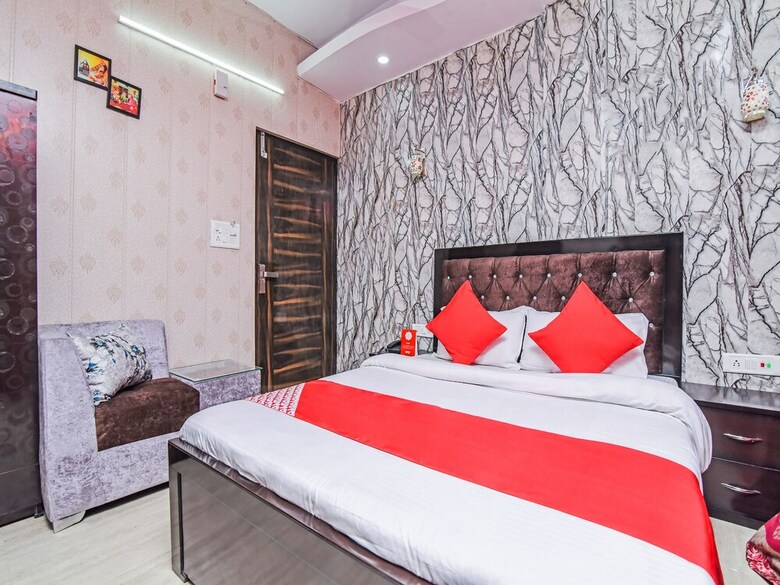 Hotel Oyo 22691 Royale Park Inn