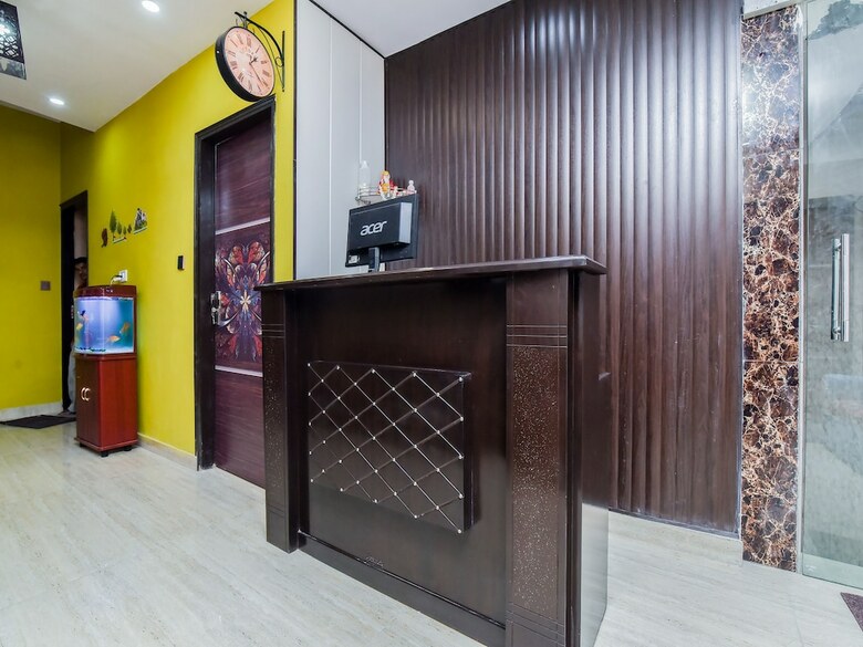 Hotel Oyo 22691 Royale Park Inn