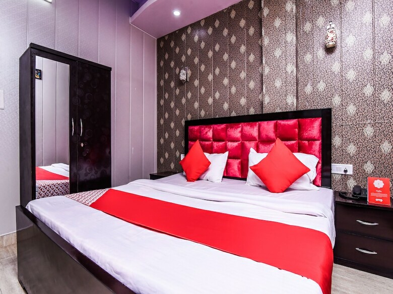 Hotel Oyo 22691 Royale Park Inn